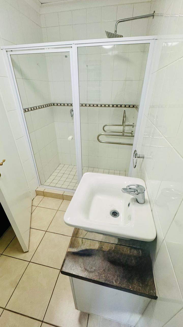 To Let 1 Bedroom Property for Rent in Pinelands Western Cape